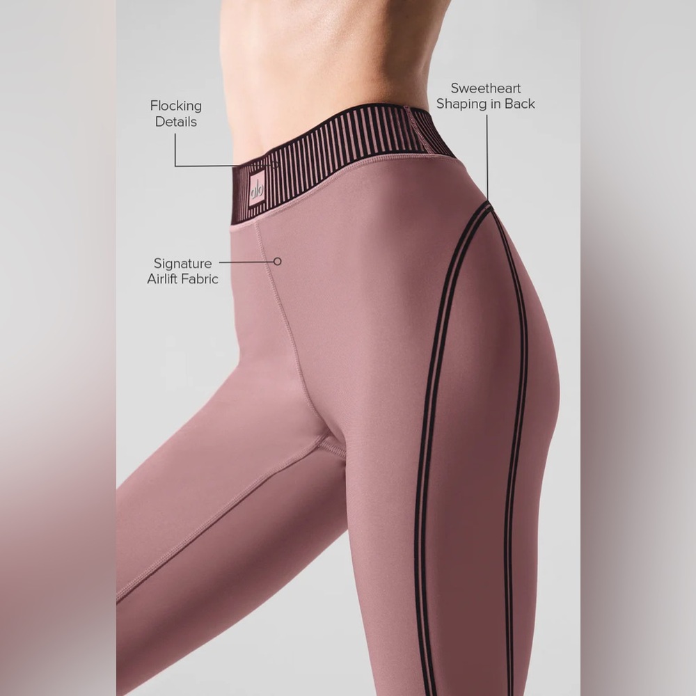 NEW with tags Alo Yoga
Airlift High-Waist 7/8 Line Up Legging, Smokey Quartz, XS